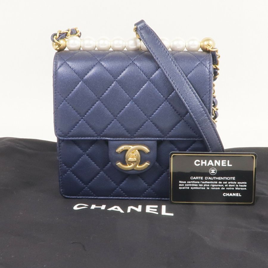 CHANEL 牛皮皮革Chain Shoulder金扣肩背袋-17