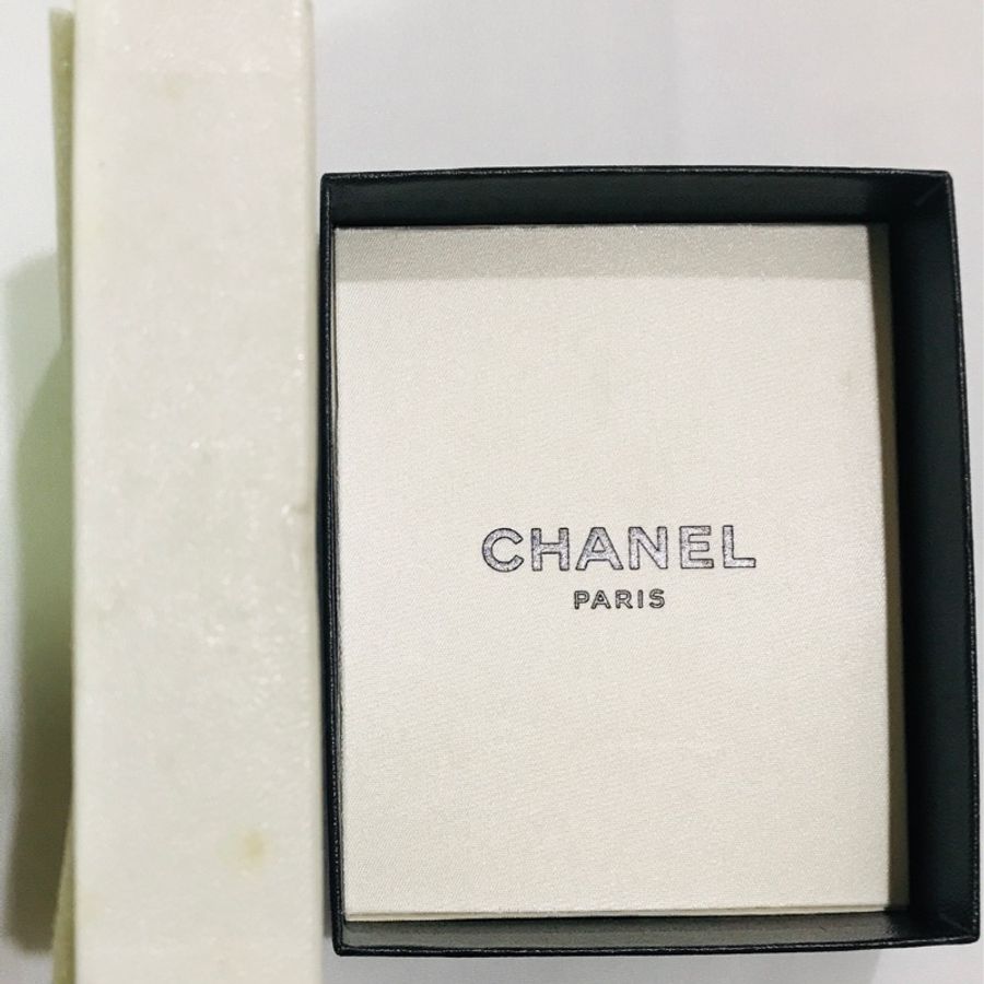 【 CHANEL】 老香古董 雙C LOGO别針 十字架浮雕雙C胸針 低調奢華收藏品(全新未使用過)-16