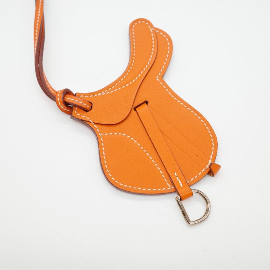 Hermès 愛馬仕 Paddock Selle 馬鞍造型小牛皮鑰匙圈 吊飾 橘色-1