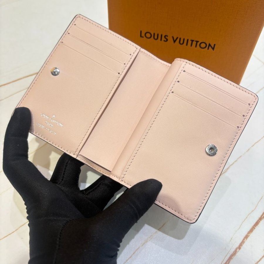 *SHIHNA名牌精品* LV M82758 Cléa Mahina鏤空雕花錢包 (茉莉粉)-7