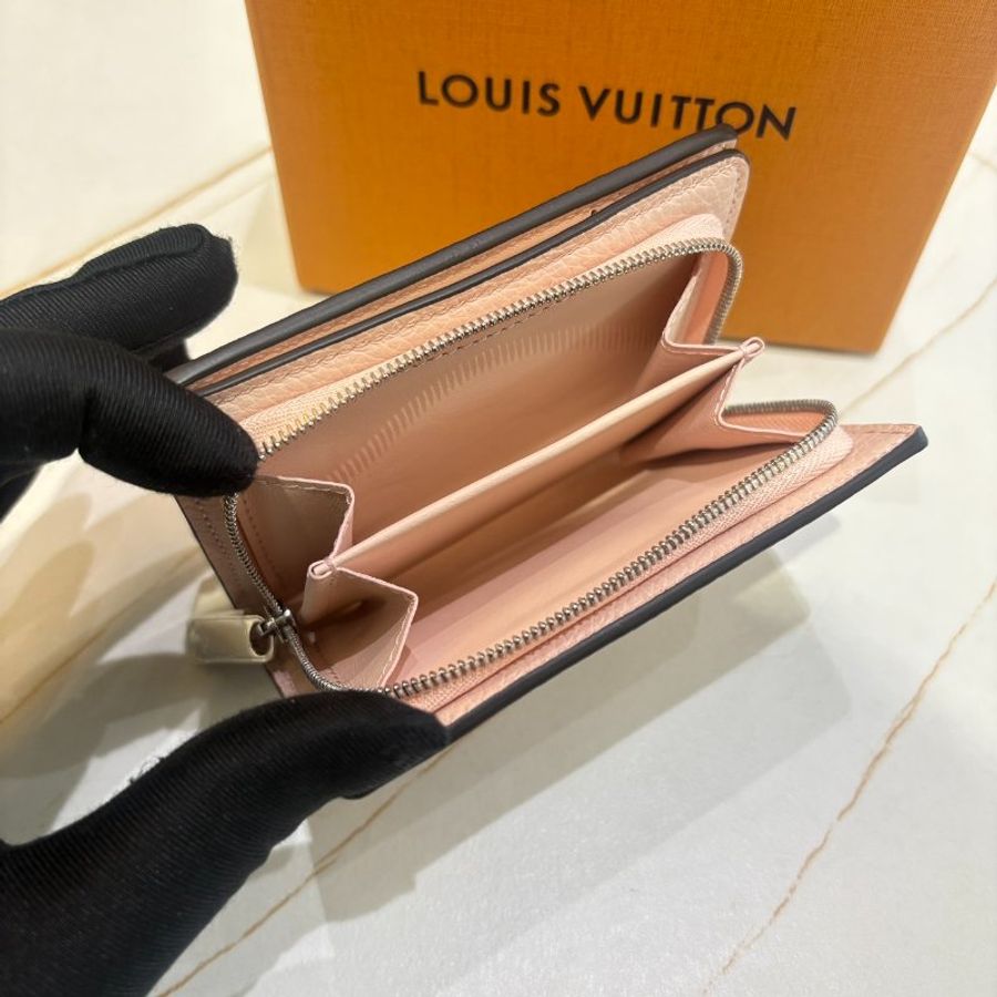 *SHIHNA名牌精品* LV M82758 Cléa Mahina鏤空雕花錢包 (茉莉粉)-8