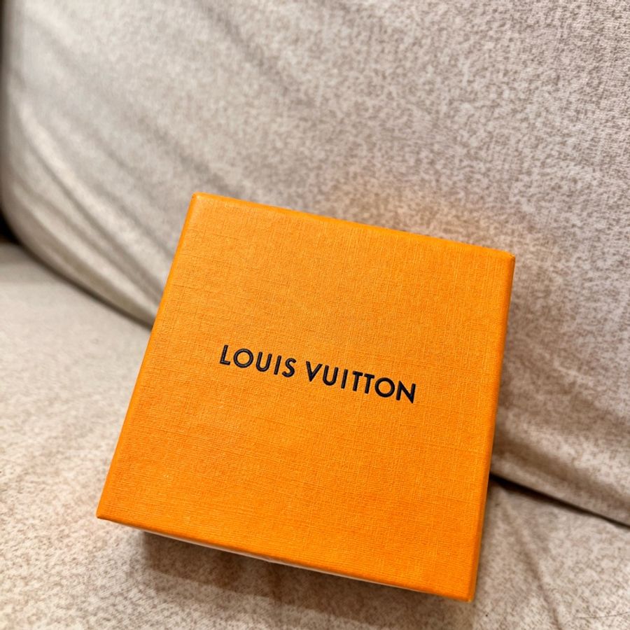 Louis Vuitton V 字花紋圖案手環-1