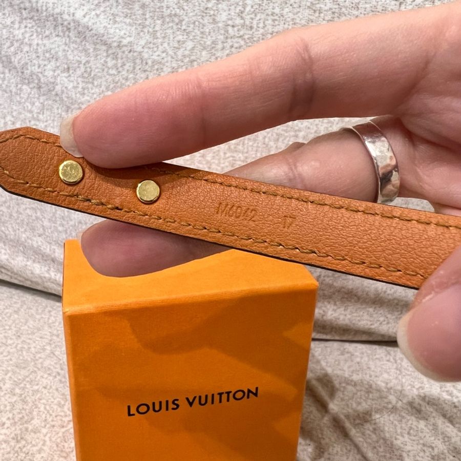 Louis Vuitton V 字花紋圖案手環-5
