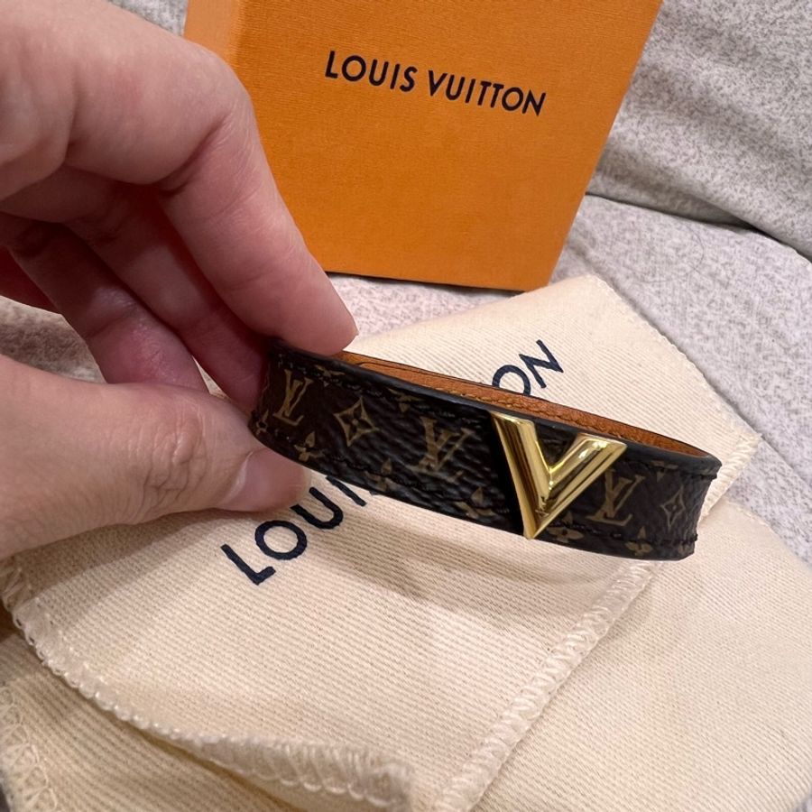 Louis Vuitton V 字花紋圖案手環-10