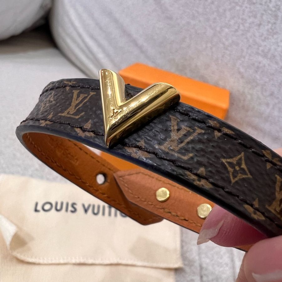 Louis Vuitton V 字花紋圖案手環-14