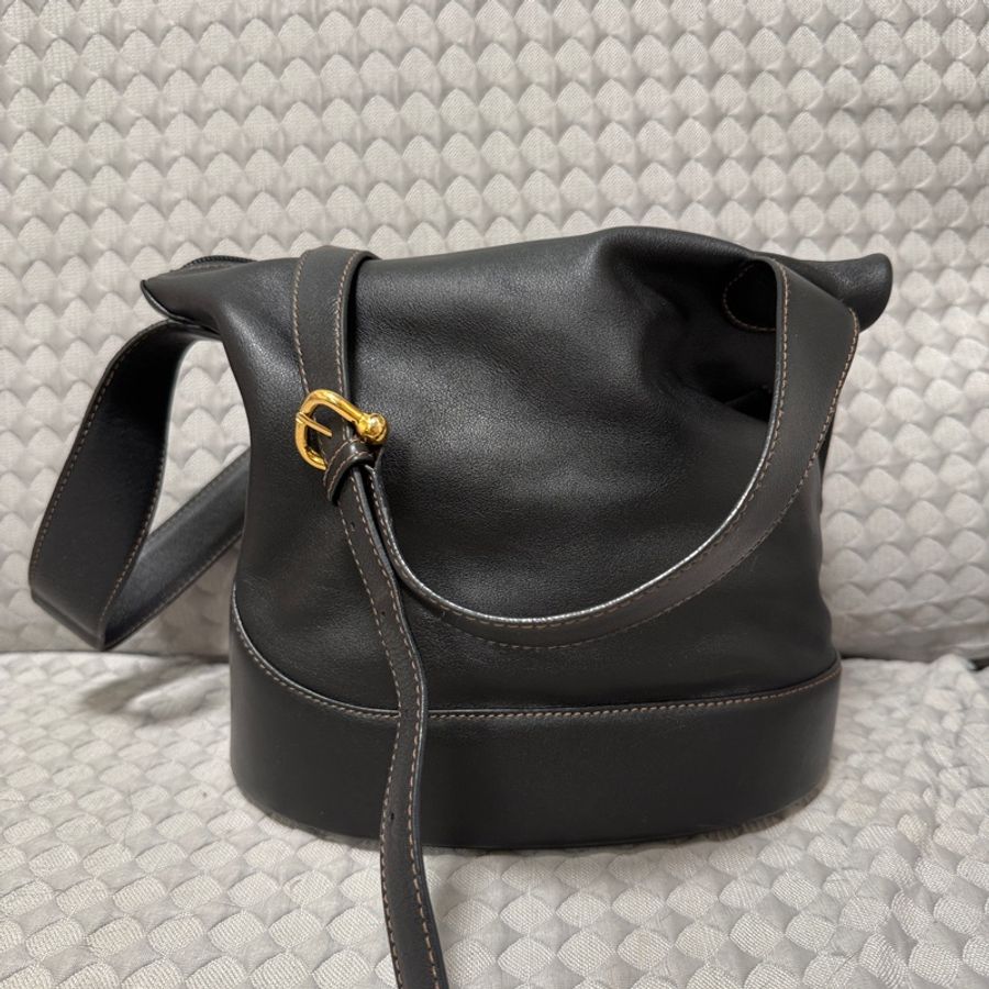 日本中古品LOEWE黑金 全皮雲朵水桶肩背斜挎包-7