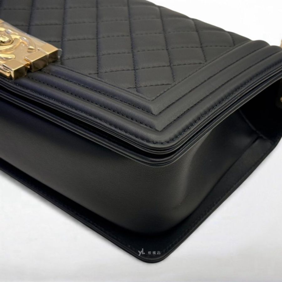Chanel BOY25黑牛皮淡金釦肩背包A67086-8