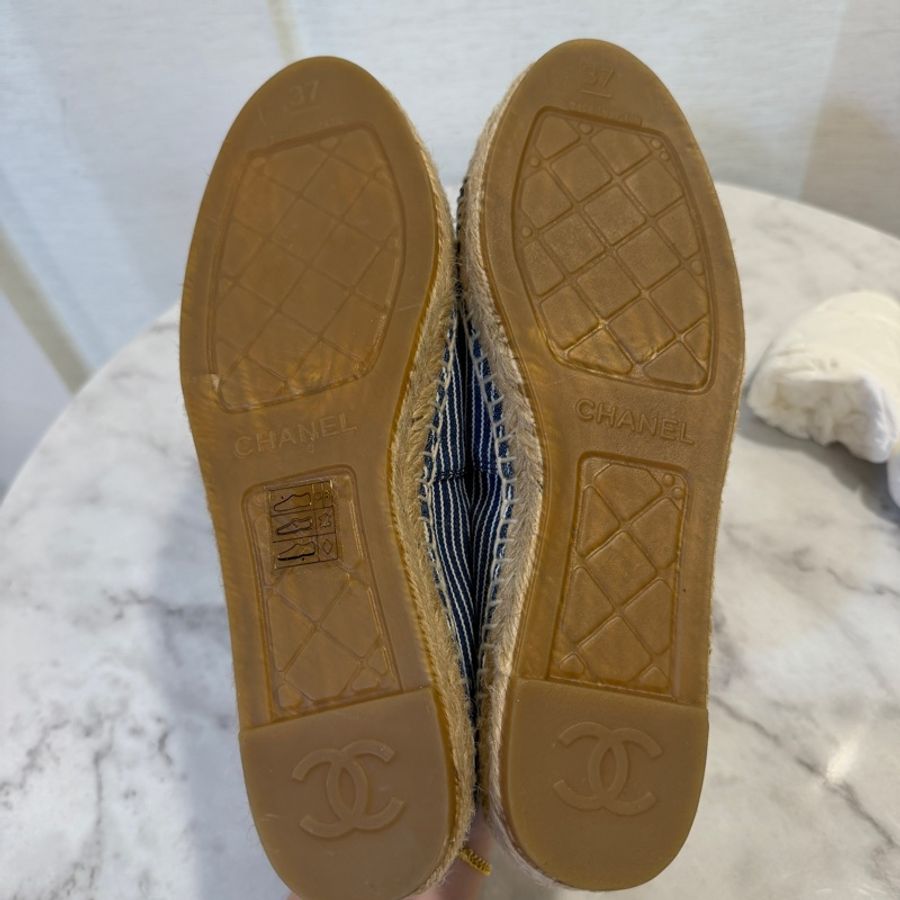 Chanel 藍白條紋帆布拼黑牛皮草編鞋G29762-15