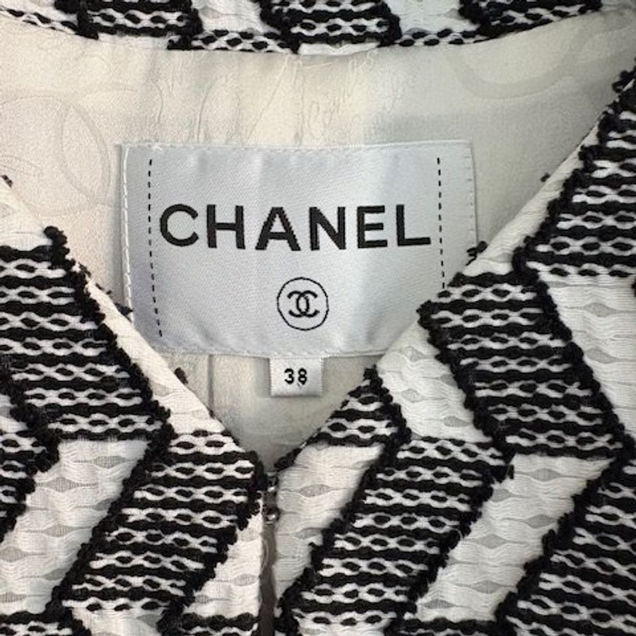 Chanel 16S 黑白幾何圖騰兩口袋軟泥外套-22