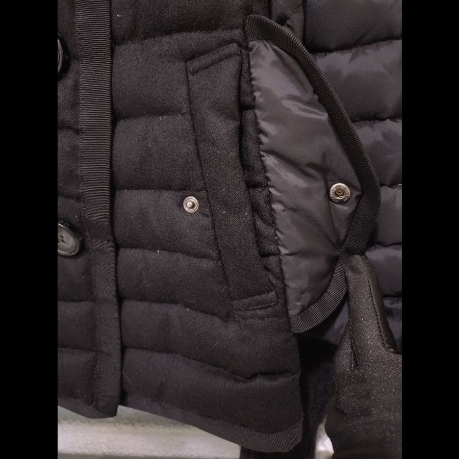 Moncler 黑色羽絨橫格拚羊毛料外套-6