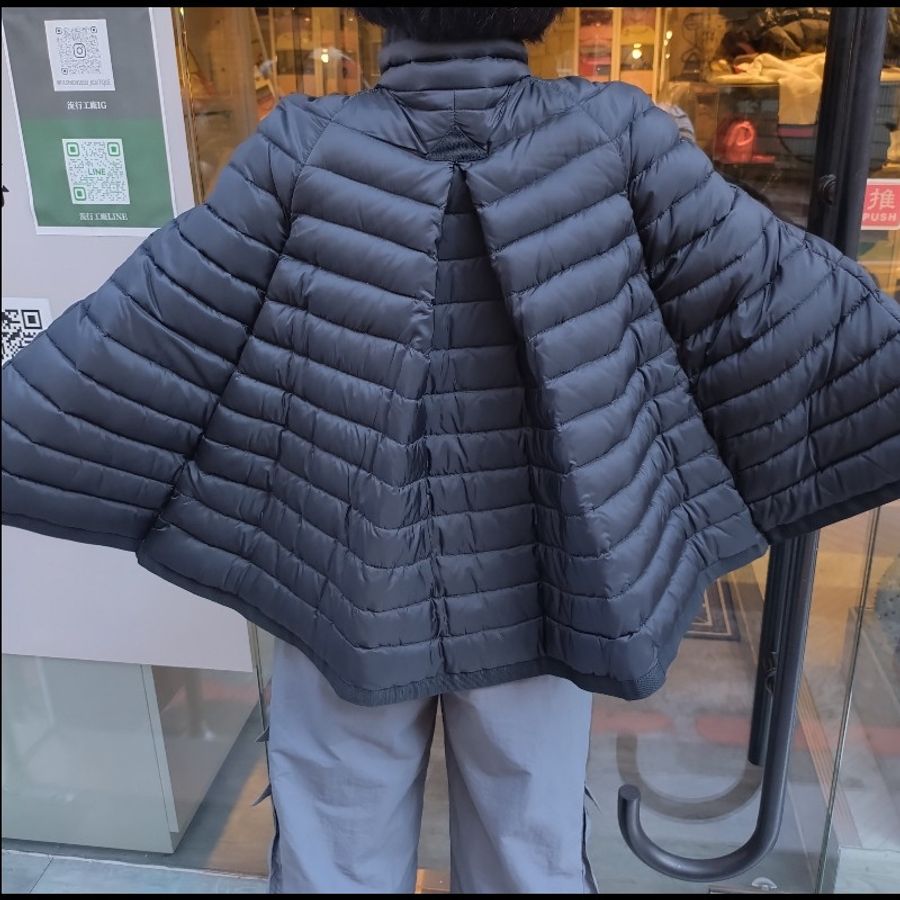 Moncler 黑色羽絨橫格拚羊毛料外套-22