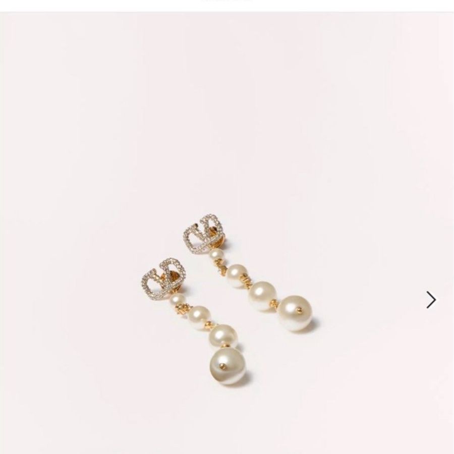 valentino 精品 珍珠 銀耳環 適合晚宴、婚禮,頒獎典禮(只有試戴)原價近3萬 可小議價-0