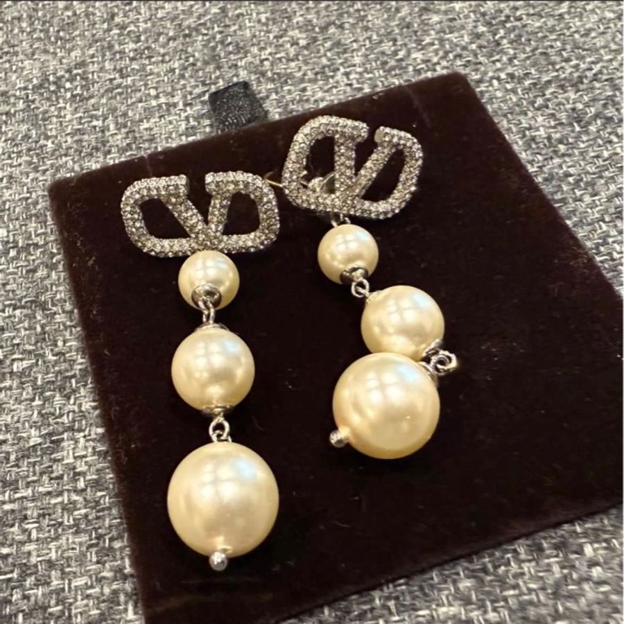valentino 精品 珍珠 銀耳環 適合晚宴、婚禮,頒獎典禮(只有試戴)原價近3萬 可小議價-5