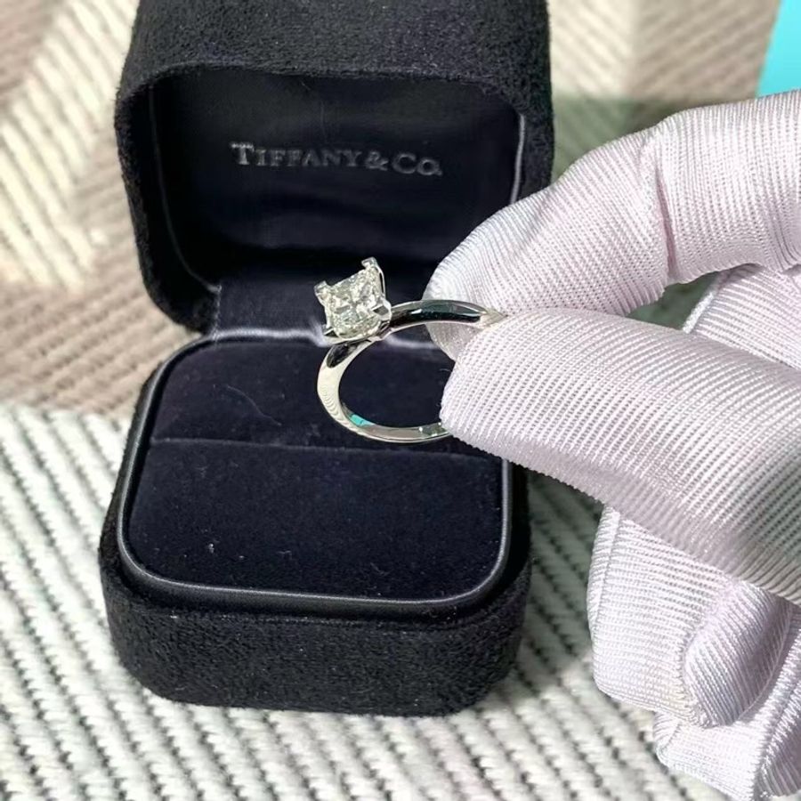 Tiffany1 克拉方鑽戒指 52 號,主鑽 1.08 克拉,i 色,vvs2-6