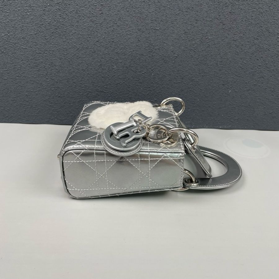 Dior迪奧 限量銀色全皮小熊mini戴妃包 尺寸約14*12*6cm。-3
