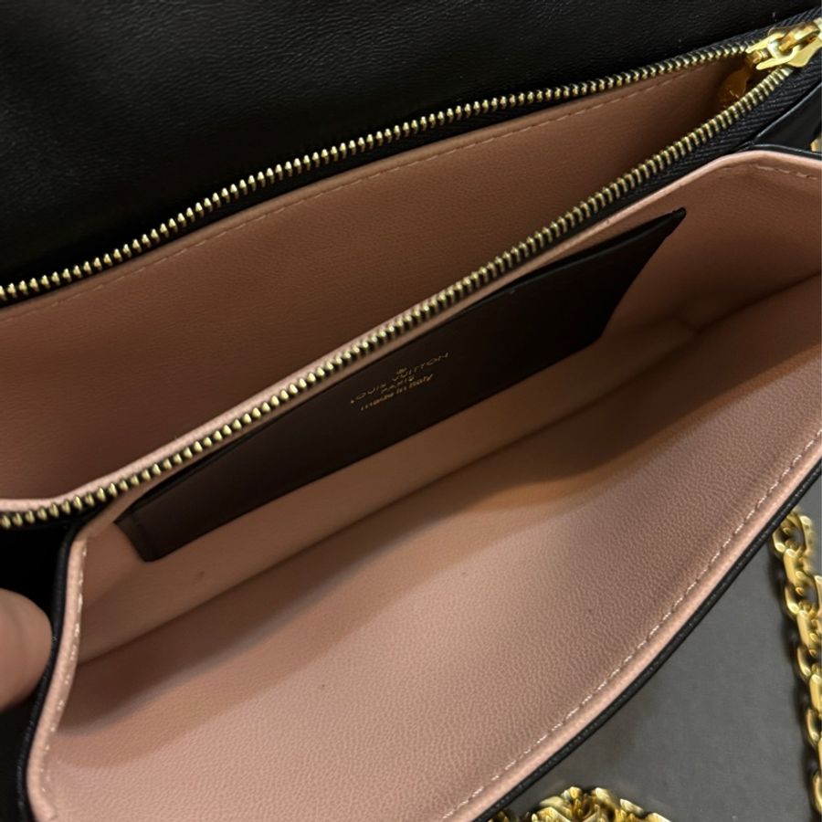 LV Pochette Coussin M82116-4