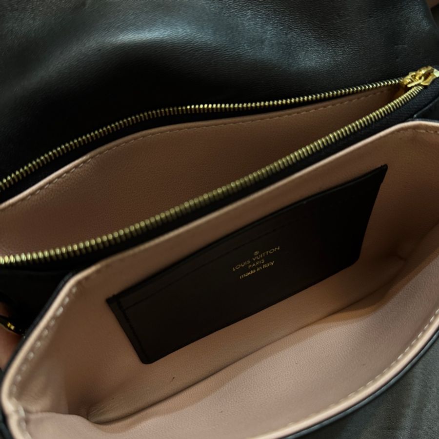 LV Pochette Coussin M82116-12