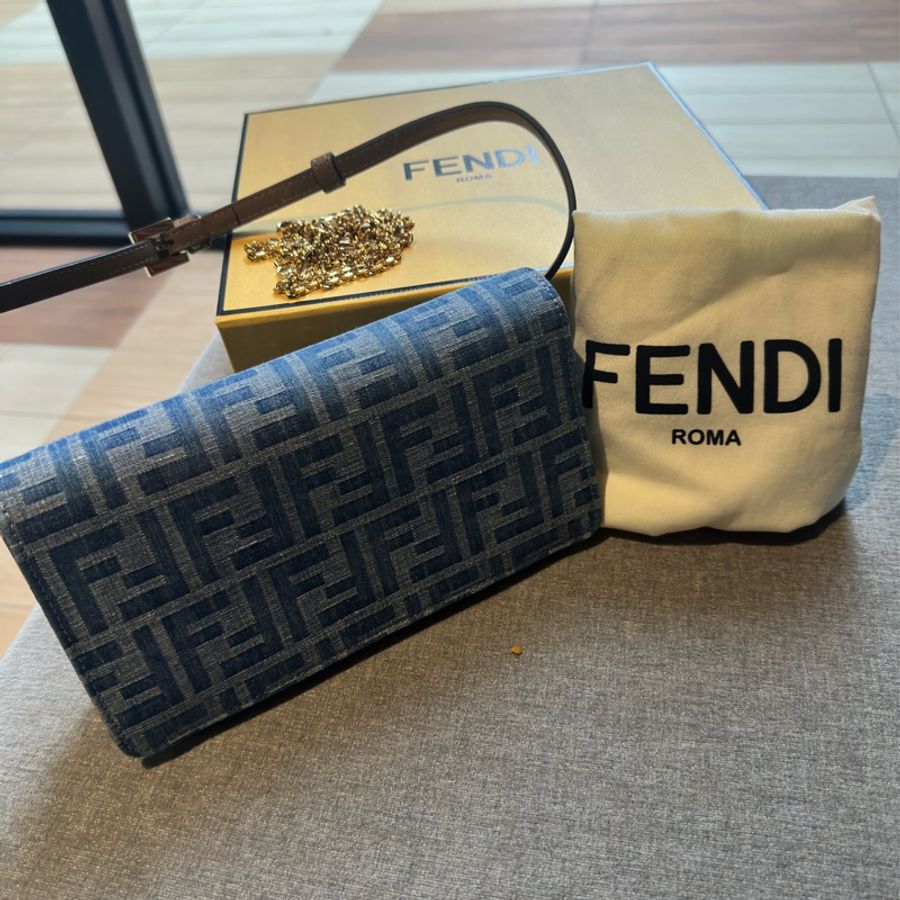 Fendi baguette 刺繡單寧WOC鏈條肩背兩用WOC-7
