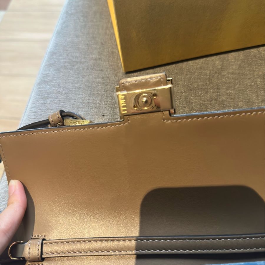 Fendi baguette 刺繡單寧WOC鏈條肩背兩用WOC-13