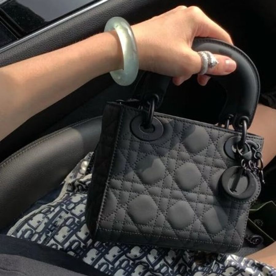 DIOR - So Black系列Lady Dior磨砂黛妃包-1
