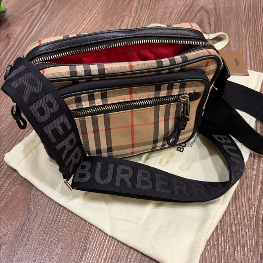 Burberry 相機包-4