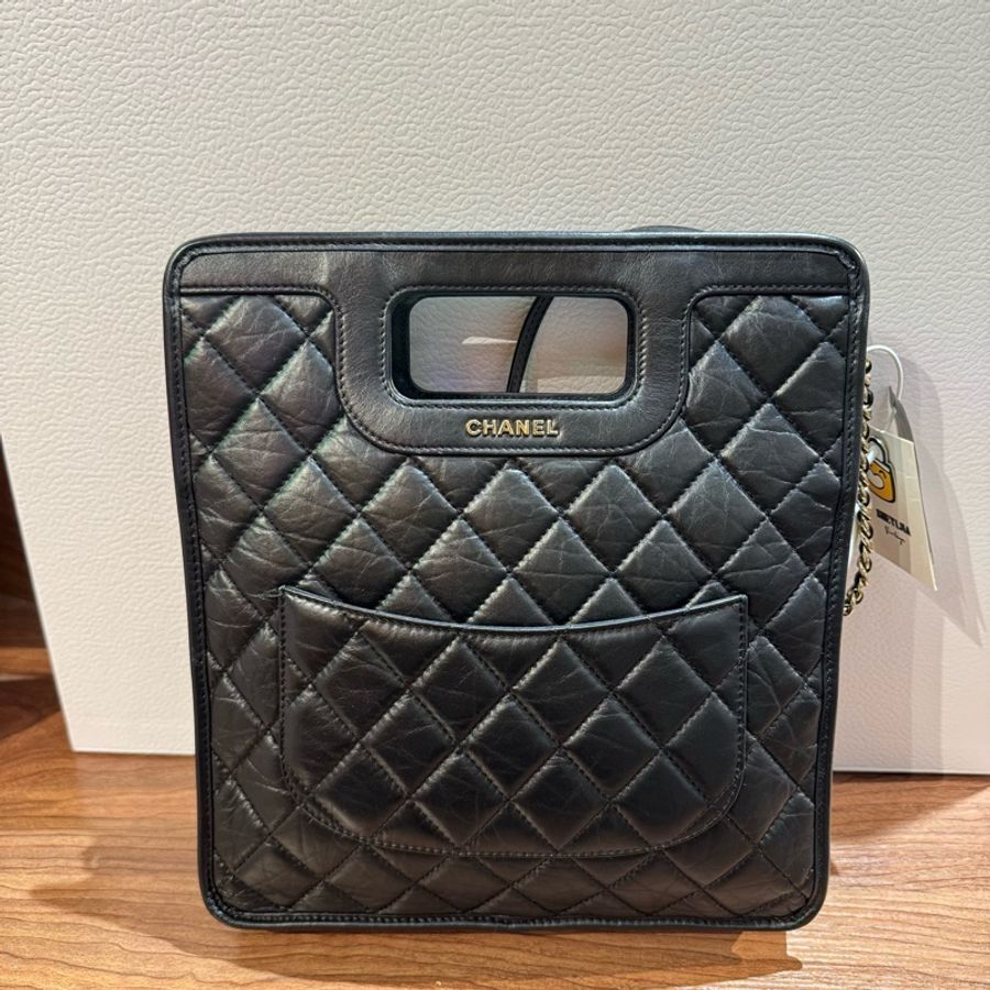 Chanel/香奈兒油蠟皮20P限量款徽章系列限量款2way托特琴譜包-1