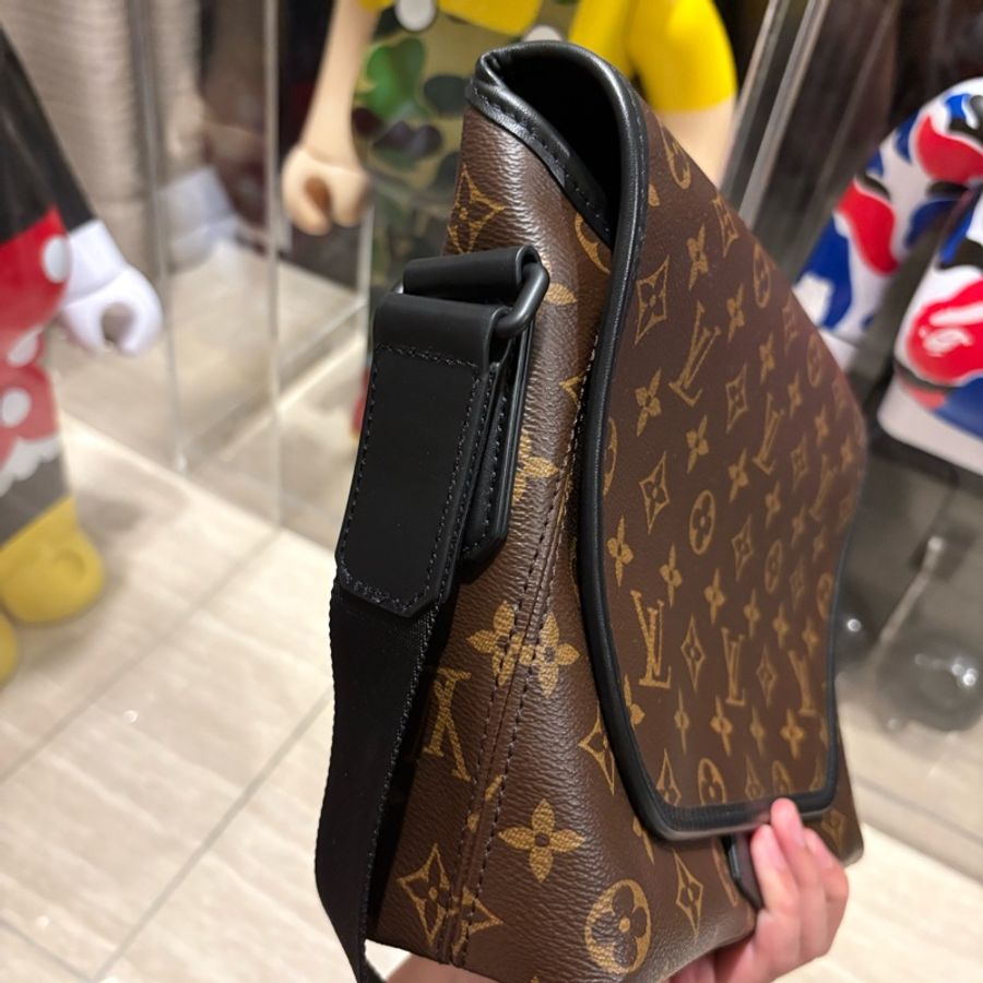 Louis Vuitton LV男生郵差包-15