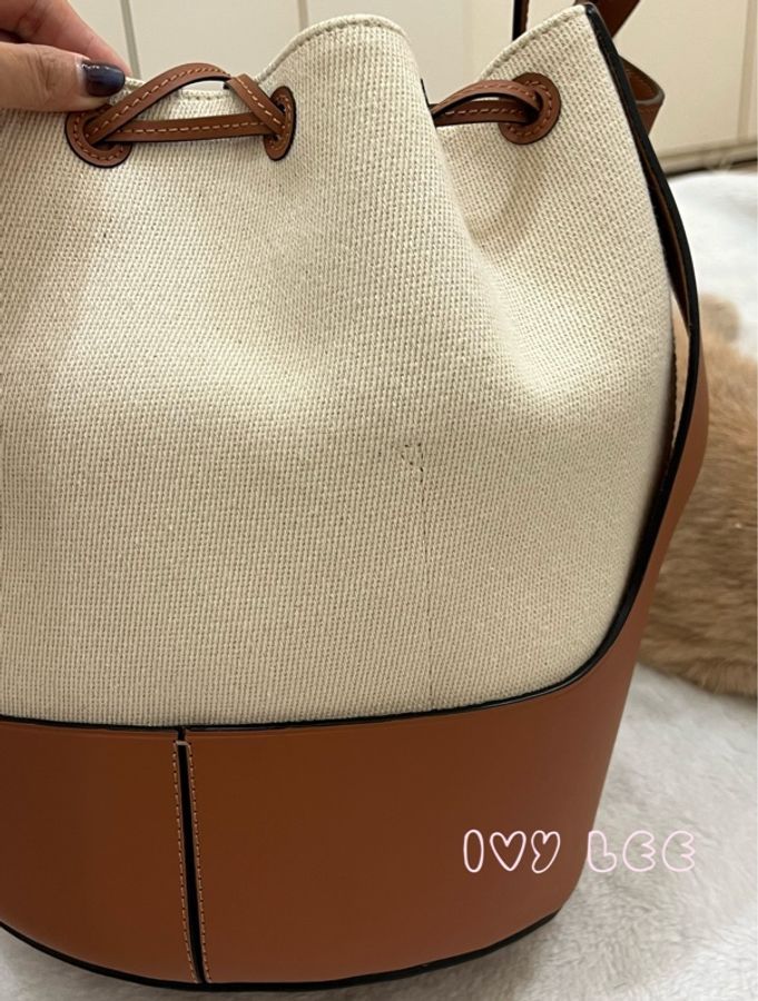 LOEWE 羅威 BALLOON 烙印LOGO帆布拼接小牛皮抽繩束口 斜背包 手提包 水桶包 咖啡 米色 正品 二手精品-23