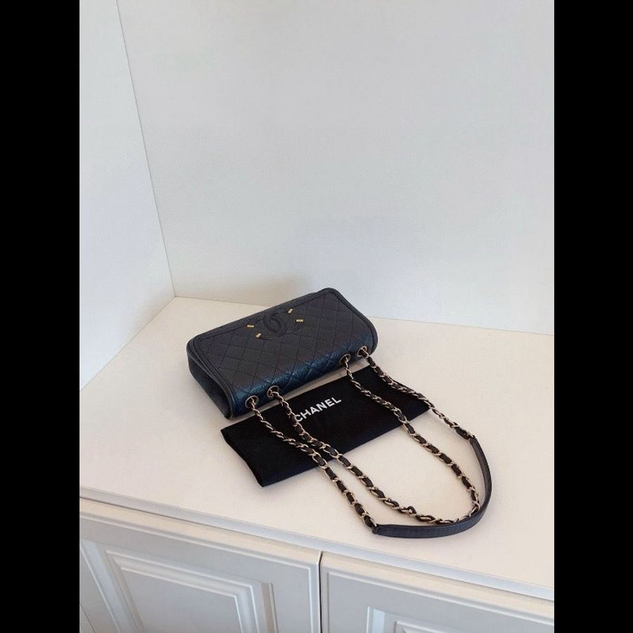 Chanel CC Filigree Flag CF medium-3