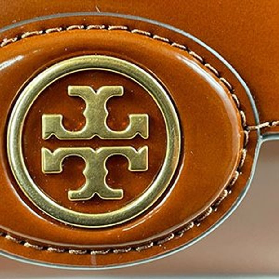 *奢華大道國際精品*【Tb21】TORY BURCH 咖啡色漆皮 ROBINSON 金屬LOGO豆腐斜背包 143122-4
