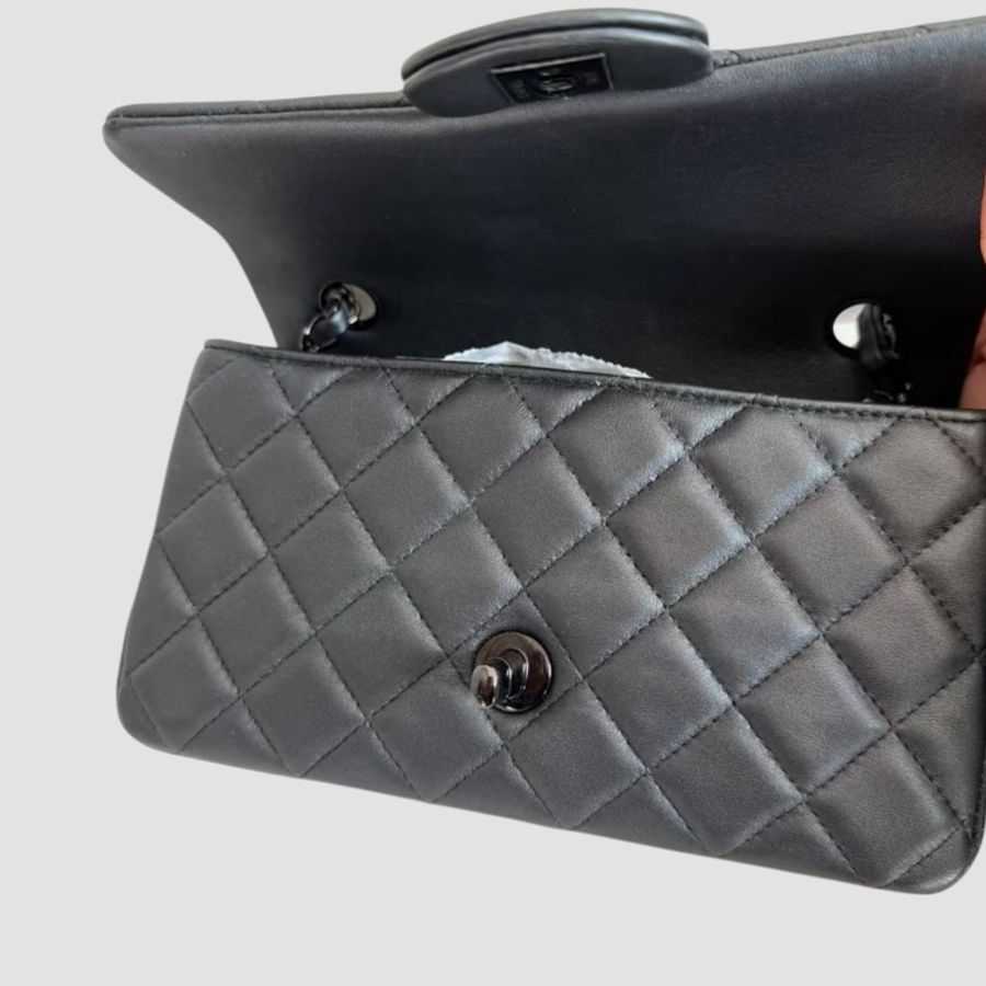 Chanel Lambskin 20cm So Black-4