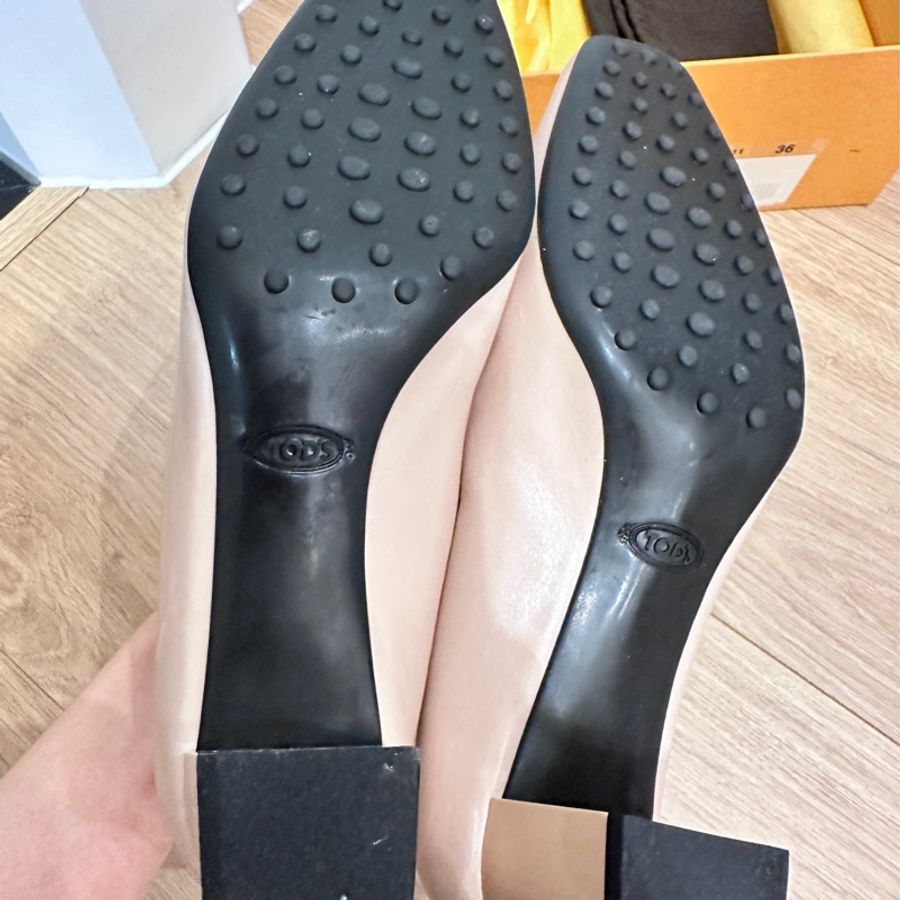 Tod’s 米白色中低跟鞋 24號-1