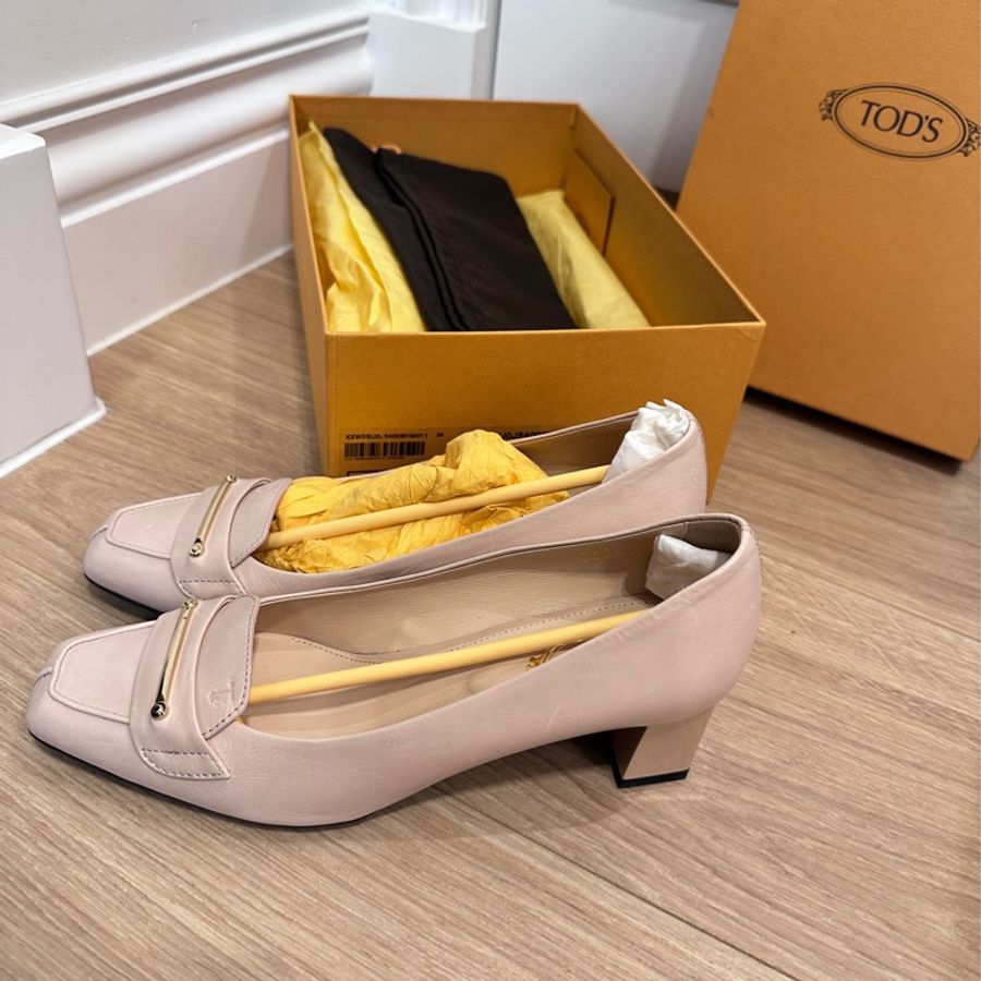 Tod’s 米白色中低跟鞋 24號-3