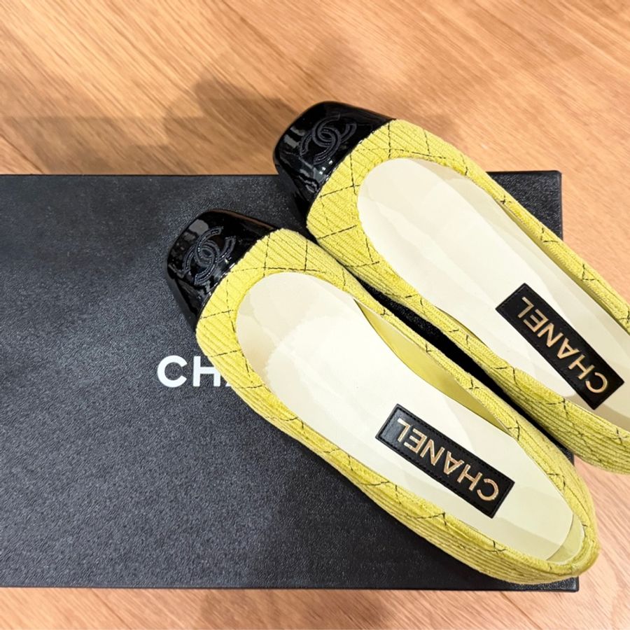 Chanel 香奈兒經典娃娃鞋 橄欖綠燈芯絨拼羊皮 尺寸35號-1