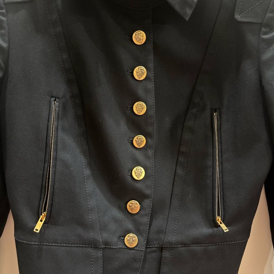 Gucci 盾牌logo外套 (不議價)-1
