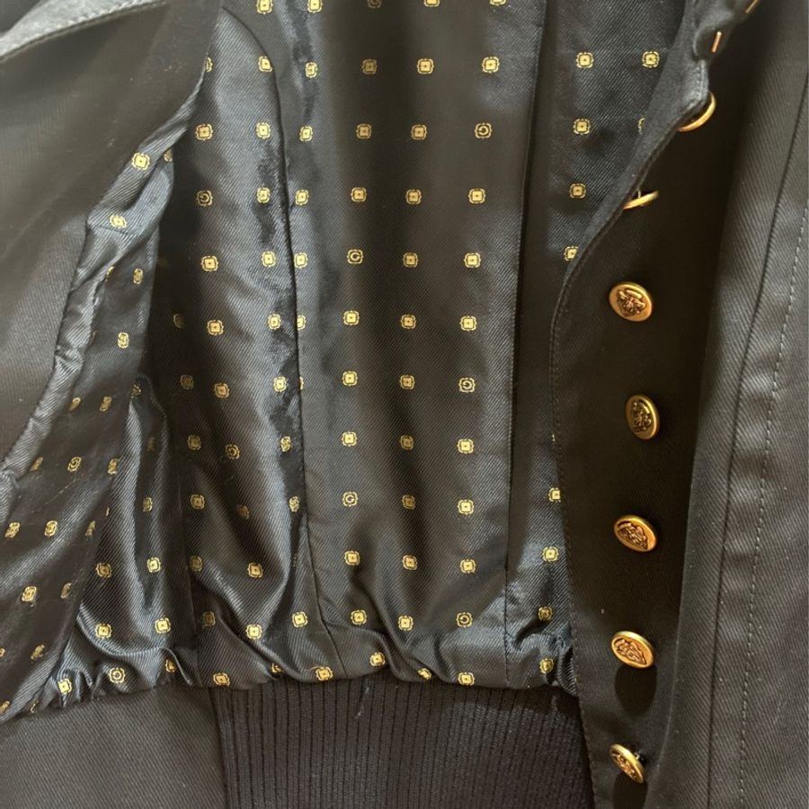 Gucci 盾牌logo外套 (不議價)-11