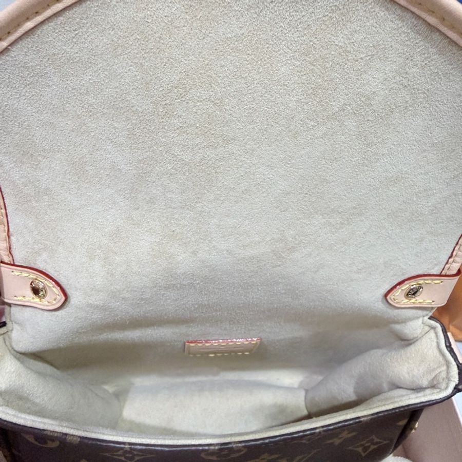 LV 路易威登。M46740 Saumur BB 馬鞍包❤️9.8-2