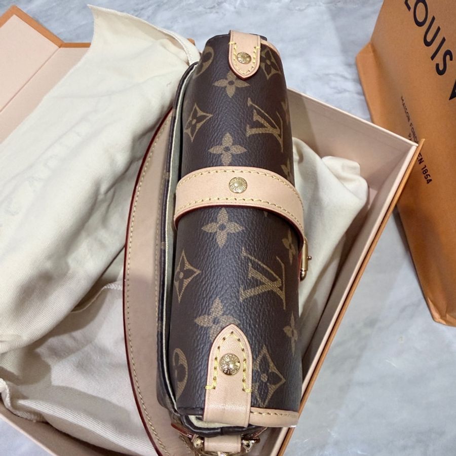 LV 路易威登。M46740 Saumur BB 馬鞍包❤️9.8-3