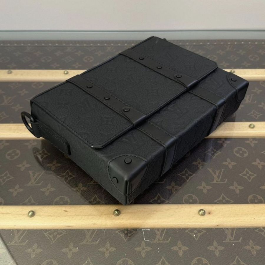 LV so black老花壓紋trunk肩背斜背郵差包 芯片款 24*17*6 99新配件塵袋-2