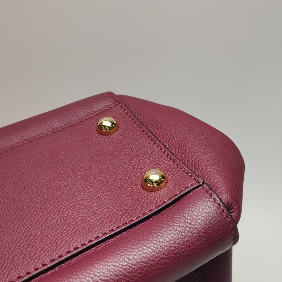 Burberry Buckle牛皮純色字母logo搭扣單肩包-12