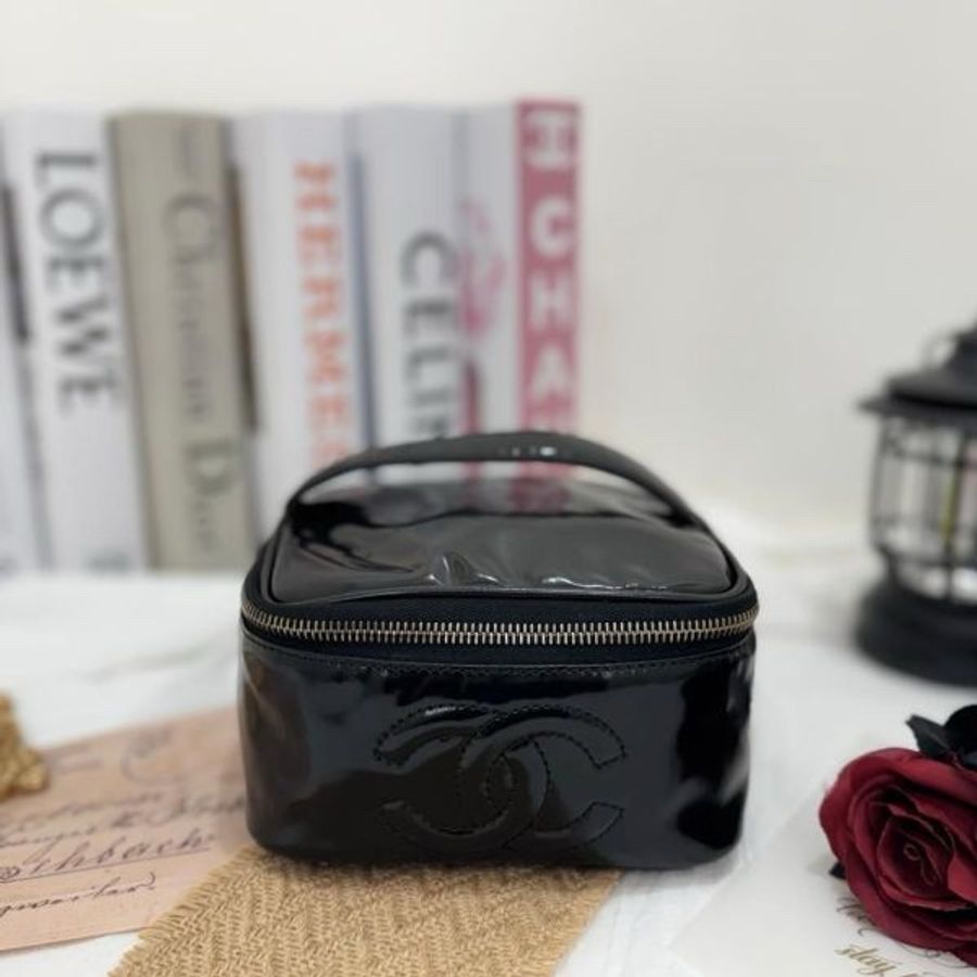 Chanel 漆皮化妝包-13