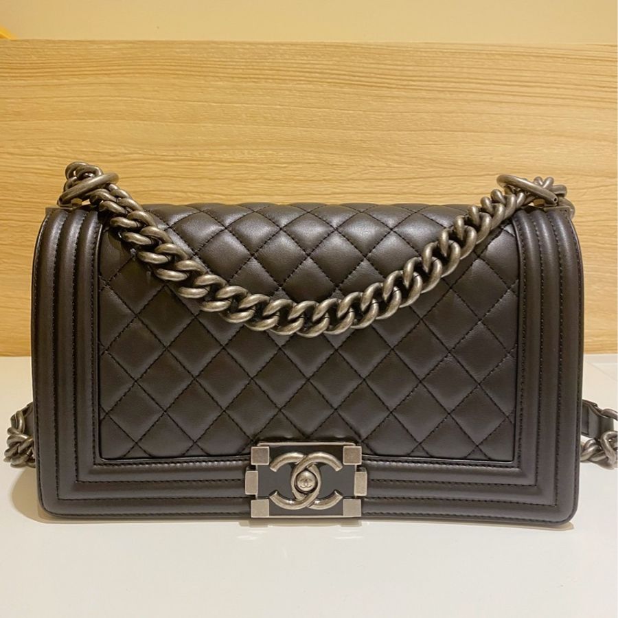 Chanel boy25牛皮限量黑色琺瑯扣-0