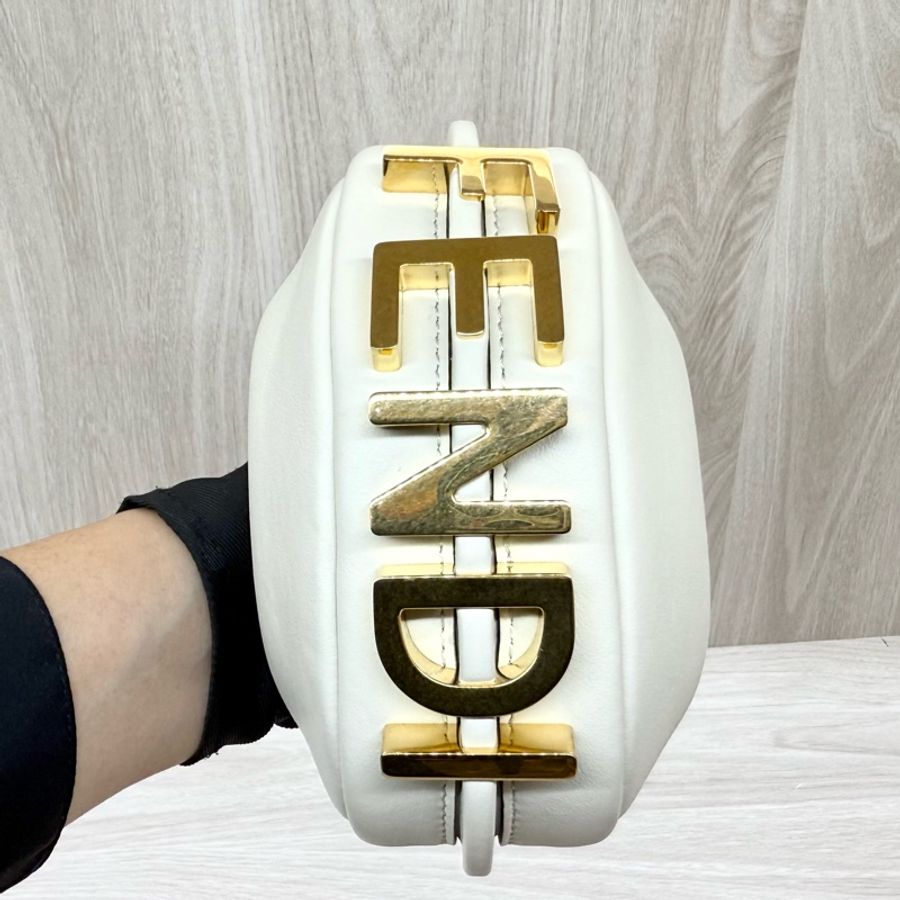 FENDI白金小牛皮Fendigraphy MINI半月手拿包7AS089-9