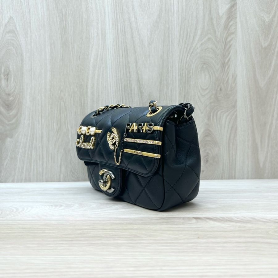 Chanel黑羊皮logo徽章髮夾造型MINI COCO-2