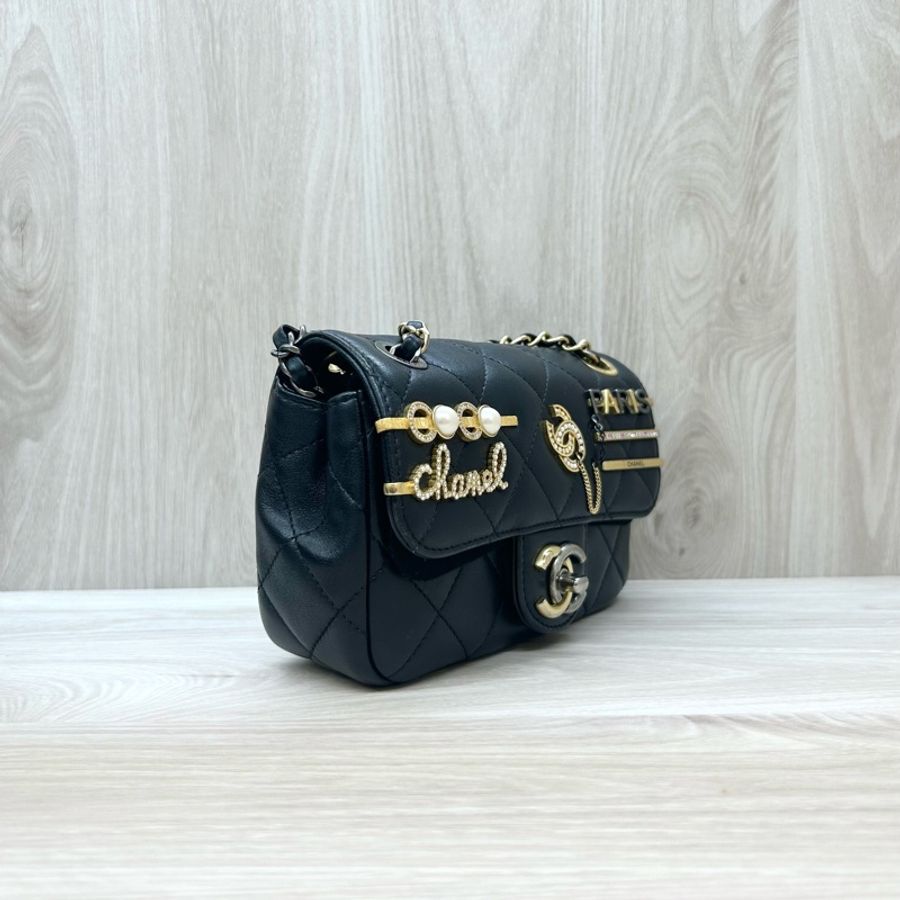 Chanel黑羊皮logo徽章髮夾造型MINI COCO-3