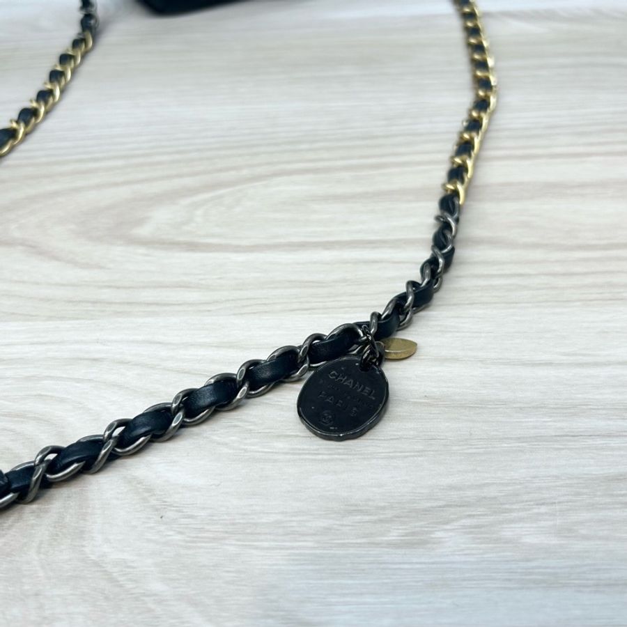 Chanel黑羊皮logo徽章髮夾造型MINI COCO-13