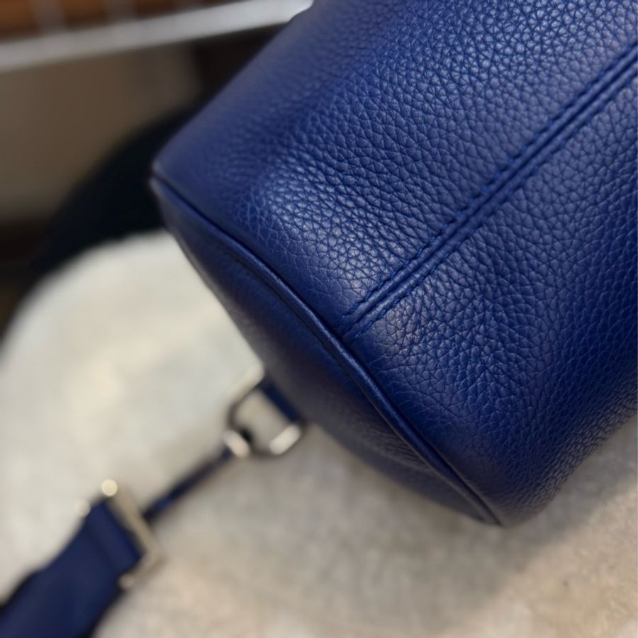 (保留中)Dior Homme圓桶包-10