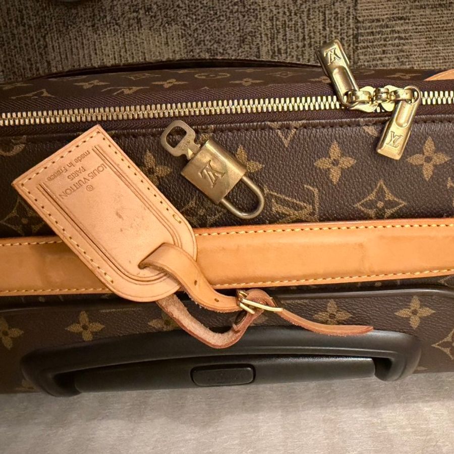 Louis Vuitton M23293 20吋可上飛机行李箱-19