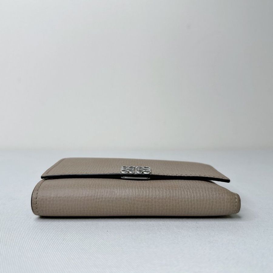 LOEWE Anagram沙色三短夾-10