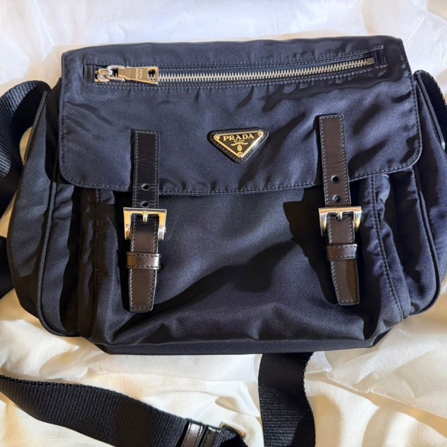 Prada 黑色尼龍側背包,近全新閒置品-5